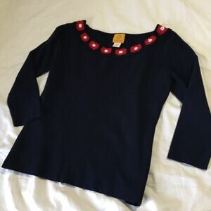 Navy Ruby RD. L 3/4 sleeve thin sweater stunning red daisy crochet neck accents